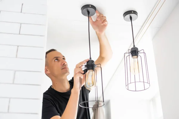 Монтаж люстри